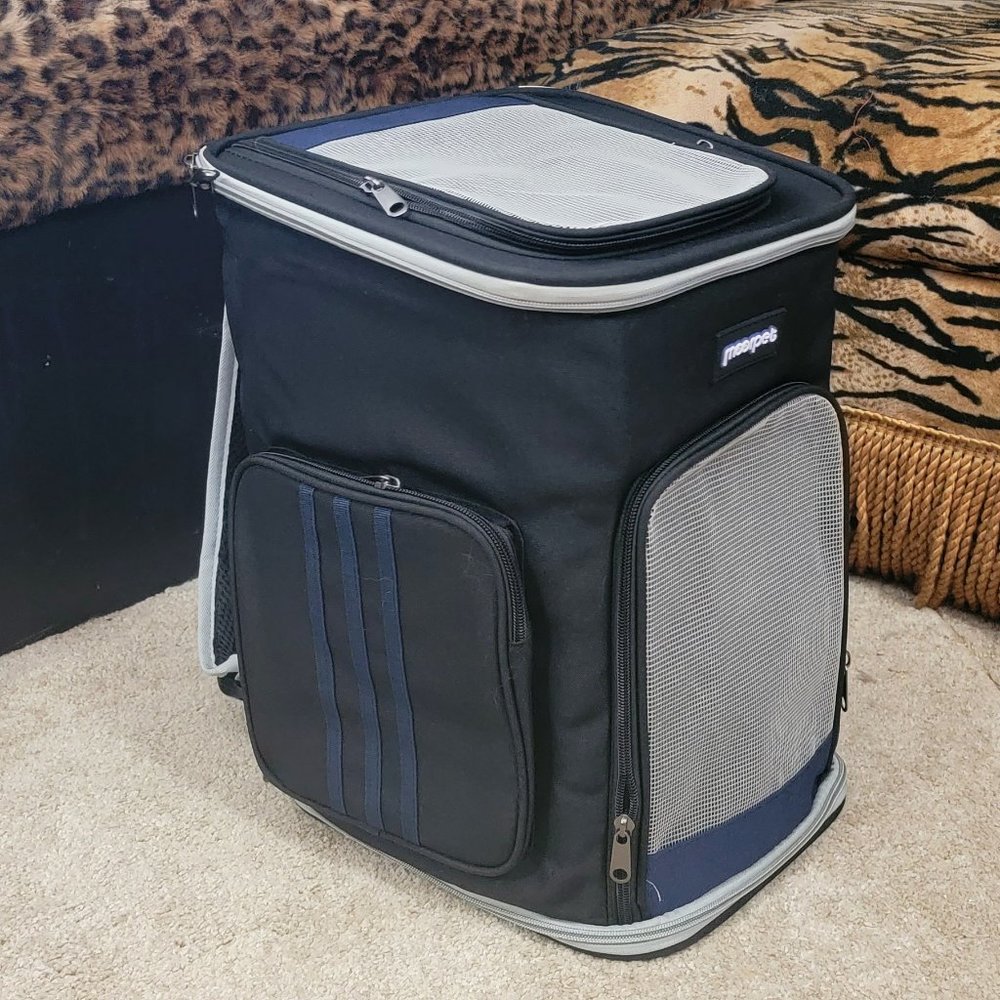 Pet Backpack Carrier Dog or Cat.. Bran New!
